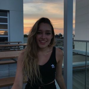 Meet your Posher, Emanuelle